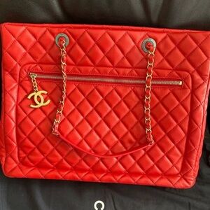 CHANEL Red Quilted Handbag with Gold Chain